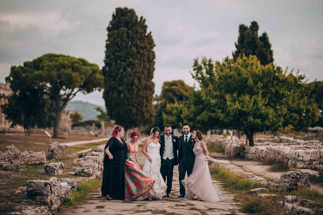 Matteo Picarella fotografo matrimonio Paestum Salerno amici sposi