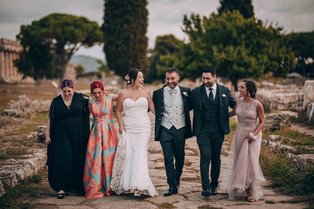 Matteo Picarella fotografo matrimonio Paestum Salerno amici sposi divertimento