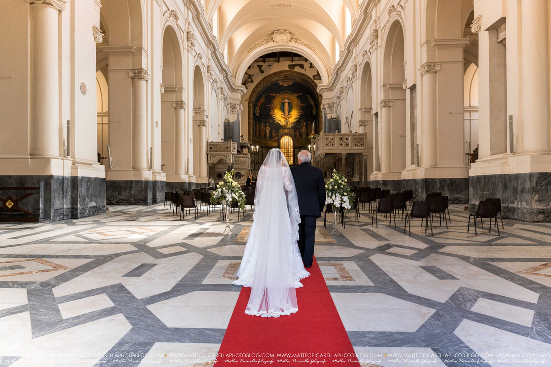 Matteo Picarella-Fotografo di matrimonio Salerno Duomo di Salerno sposa ingresso velo