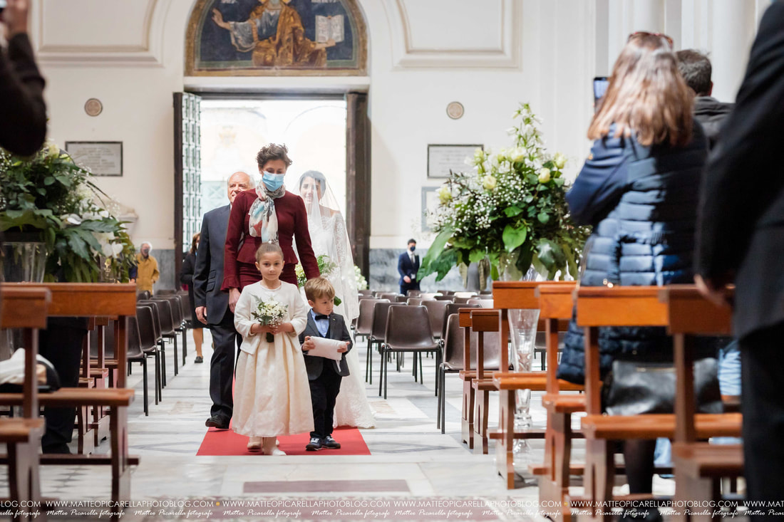 Matteo Picarella-Fotografo di matrimonio Salerno Duomo di Salerno sposa ingresso paggetti