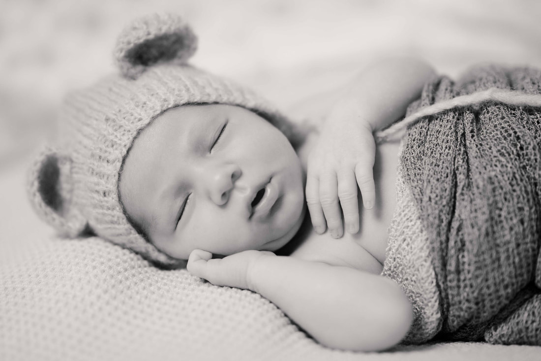 Foto Newborn Matteo Picarella fotografo Avellino Salerno ritratto bianco e nero