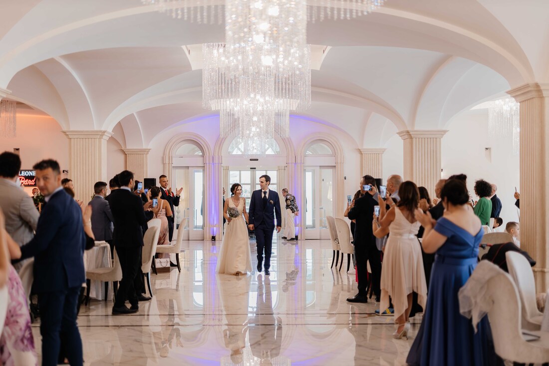 Fotografo matrimonio ariano irpino ingresso in sala