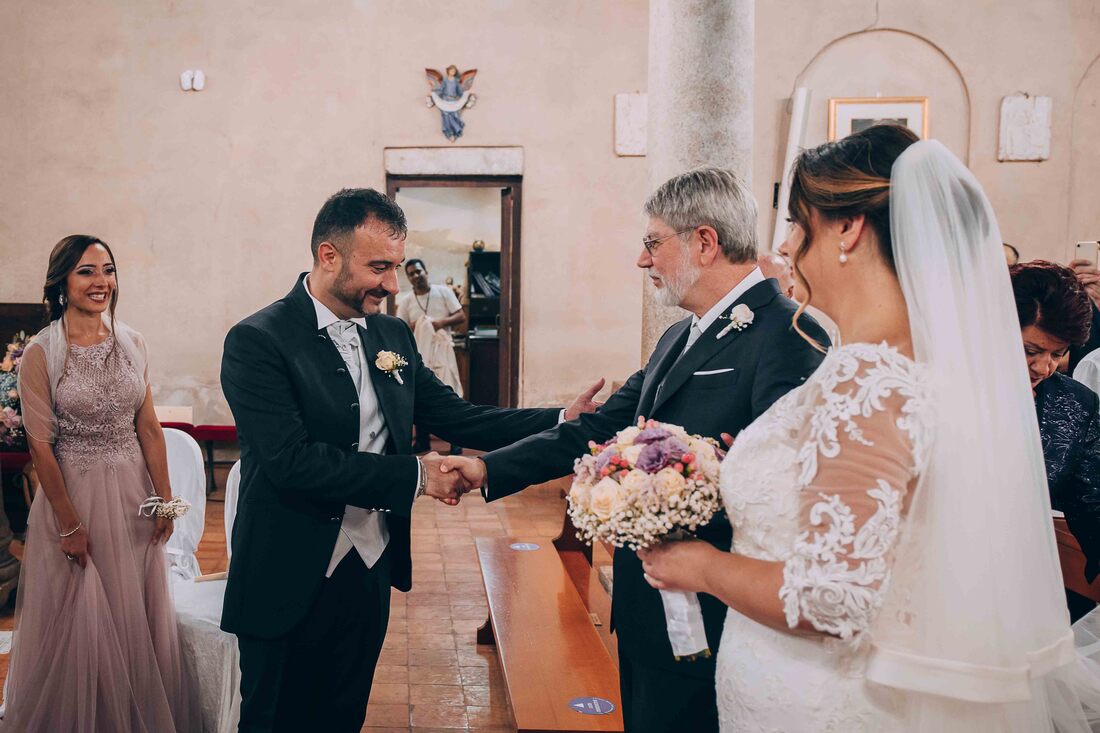 Matteo Picarella fotografo matrimonio Paestum Salerno arrivo sposa
