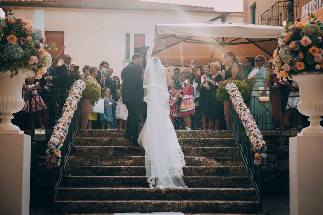 Matteo Picarella fotografo matrimonio Paestum Salerno lancio del riso