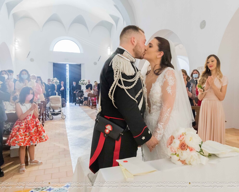 Matrimonio a Maratea Matteo Picarella fotografo bacio sposi