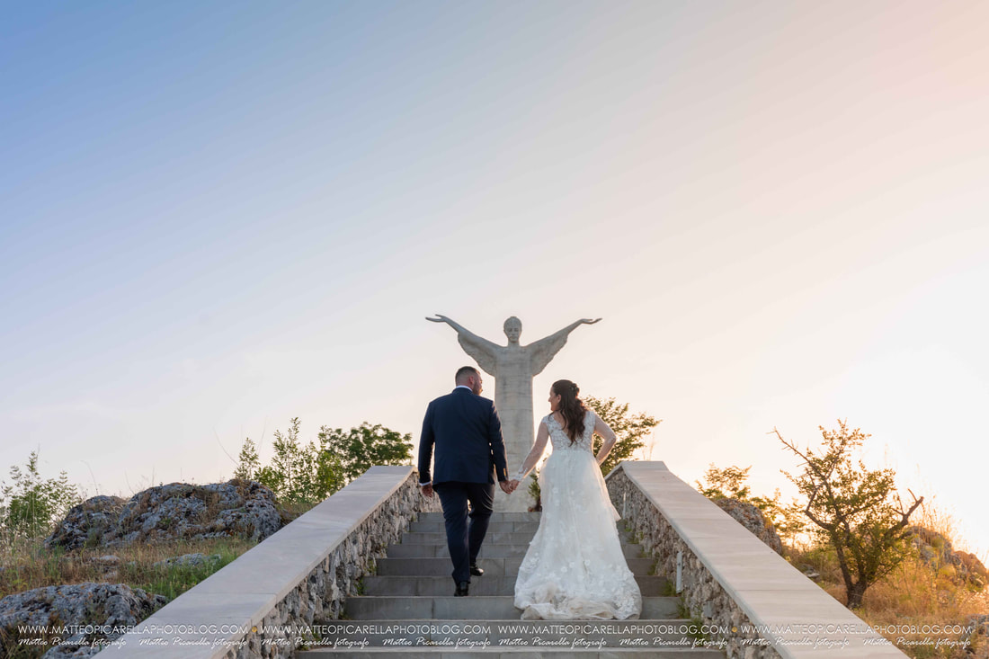 Matrimonio a Maratea Matteo Picarella fotografo  passeggiata  verso il Cristo