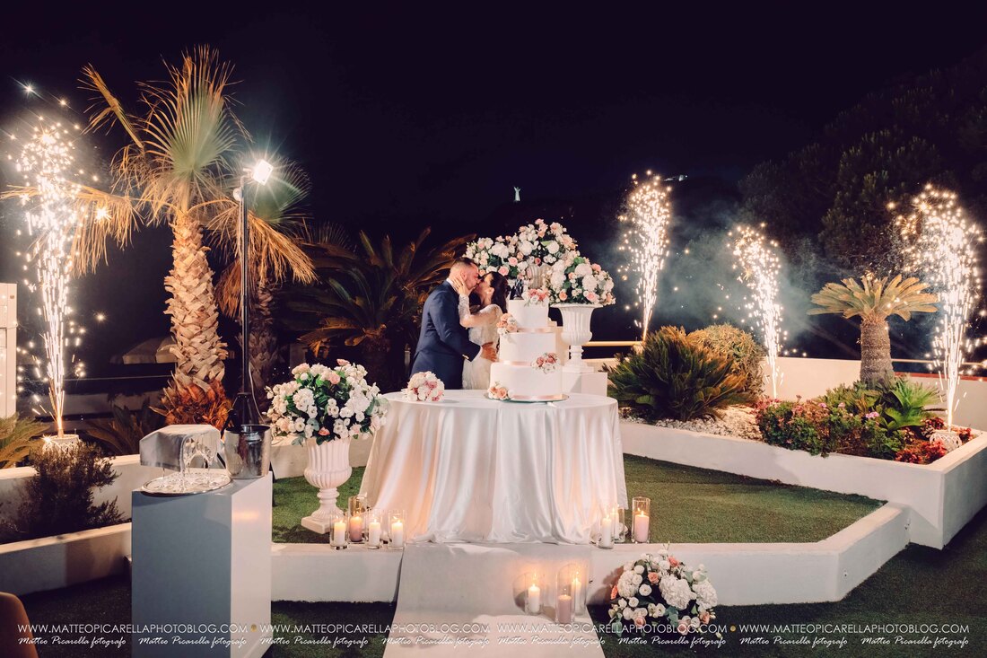 Matrimonio a Maratea Matteo Picarella fotografo  wedding cake bacio