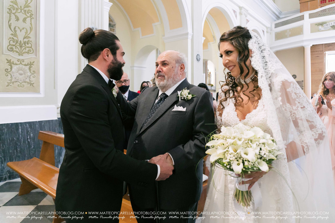 Matteo Picarella fotografo di matrimonio Salerno  altare sposa